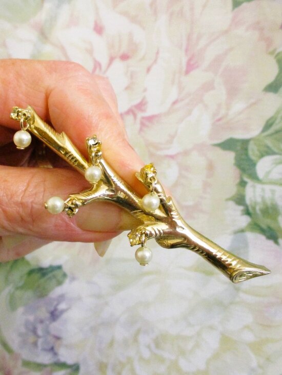 Vintage Jewelry - VINTAGE Gold Plate Branch Brooch: Faux Pearl Rhinestone Dangle Jewelry